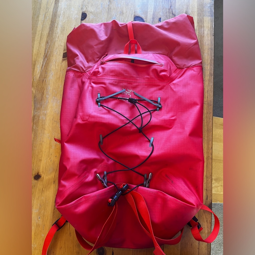 Arc’teryx ALPHA FL 40 BACKPACK- Red